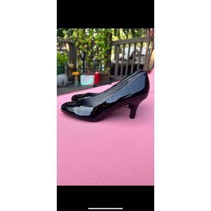 Life Stride black patent leather Lamb of God, size 6M pumps PARIGI pump $69.99 (